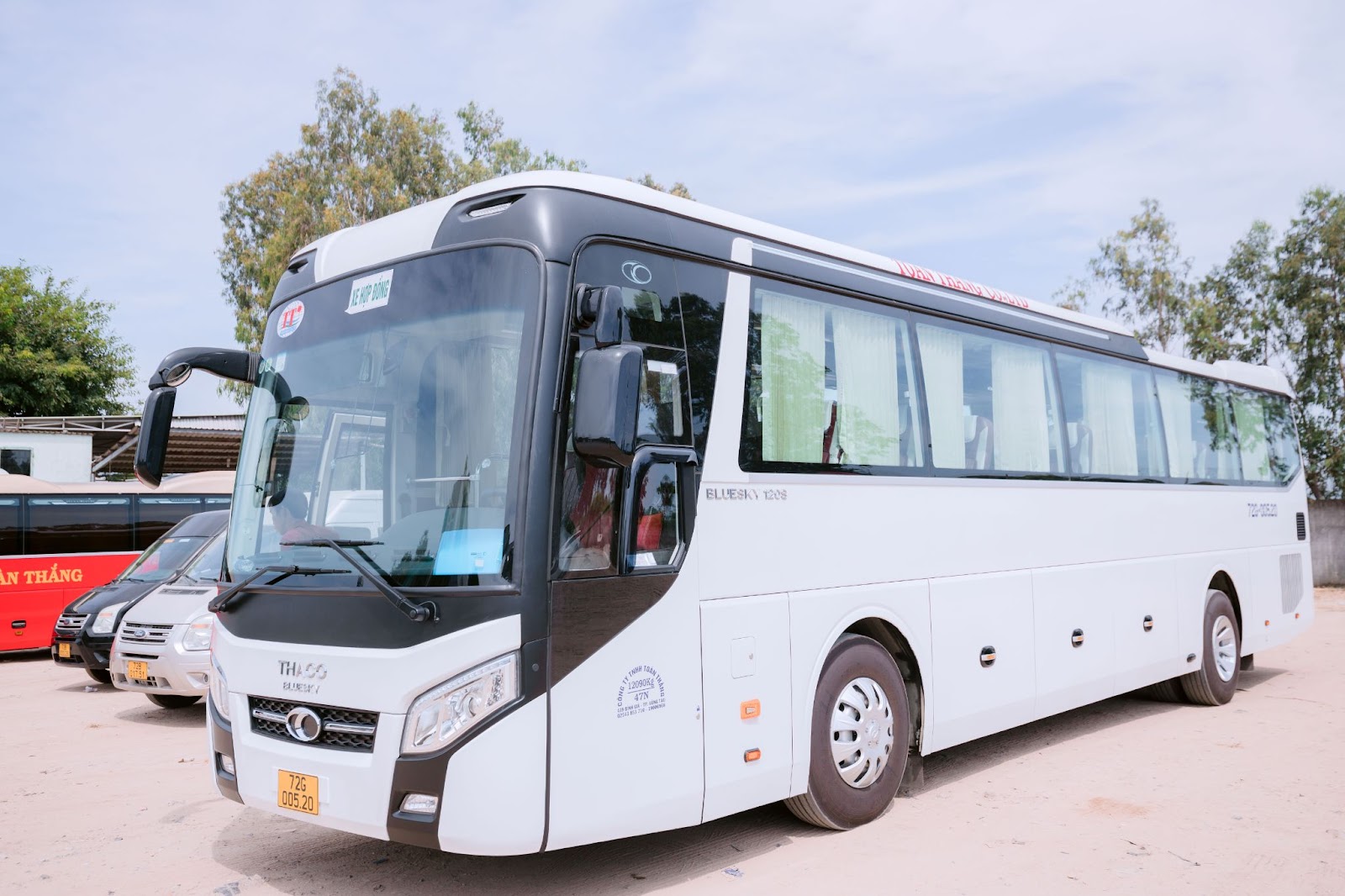 Cho thuê xe đưa rước nhân viên văn phòng